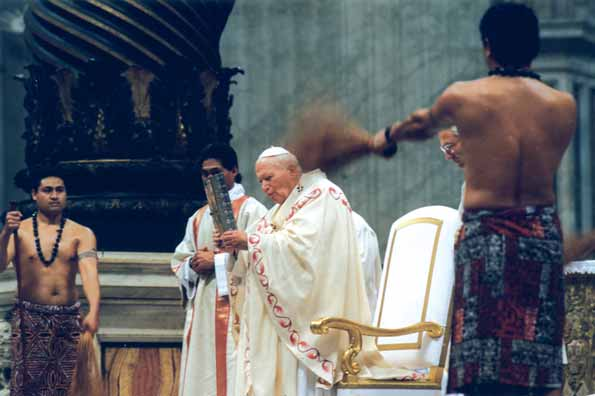 Watykan. Jan Paweł II w Bazylice św. Piotra z półnagimi tancerzami.