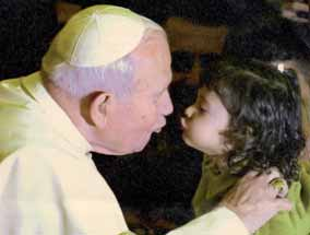 Watykan. Asuncion. Jan Paweł II całuje dziecko.